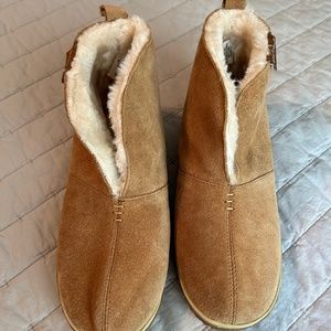 Minnetonka Tucson bootie slippers